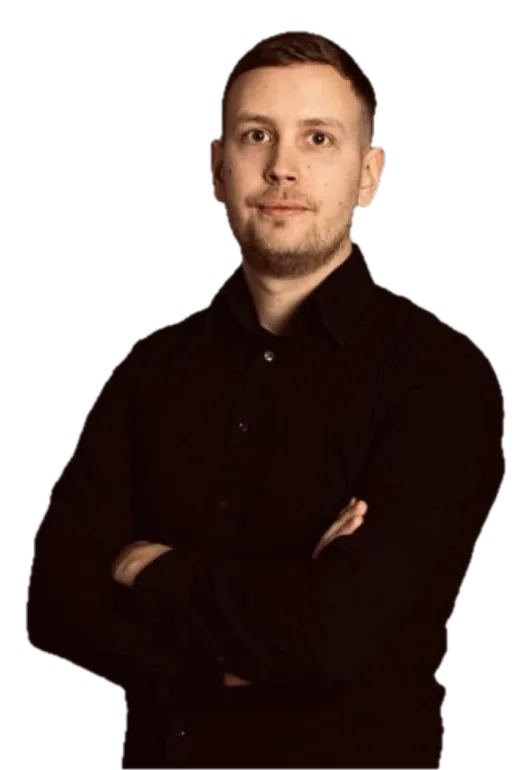 Fabian Geenen, Energieberater und Heizungsbaumeister, mit verschränkten Armen.